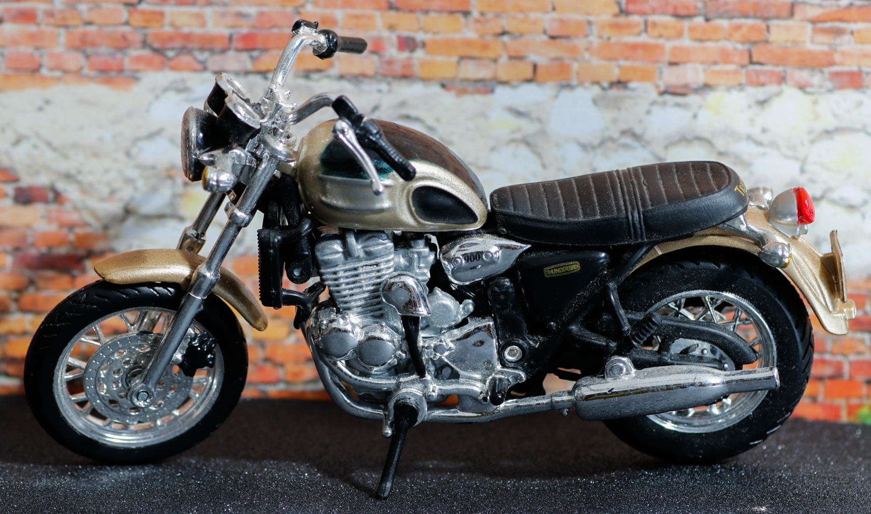 Maisto Triumph Thunderbird 900